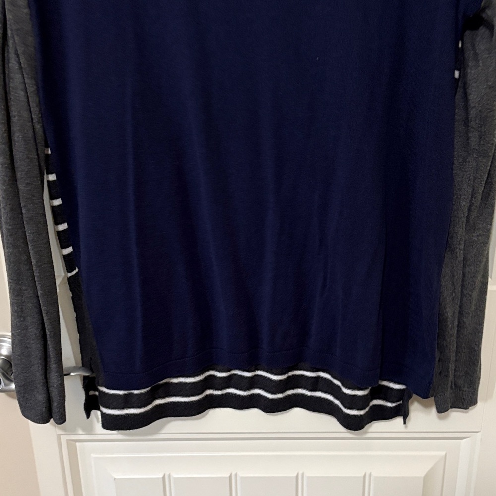 Old Navy Navy and Gray Long Sleeve Top - Picture 3 of 9